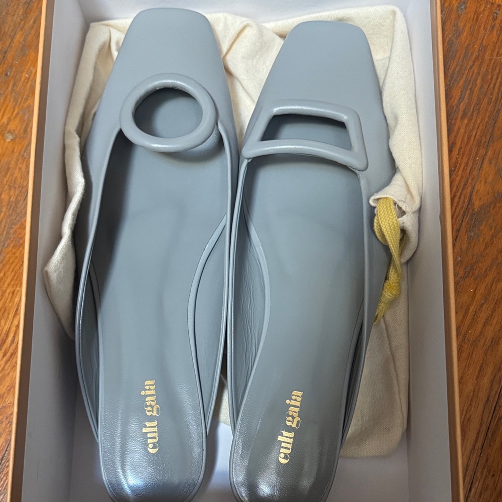 Cult Gaia Gray Geometric Flats